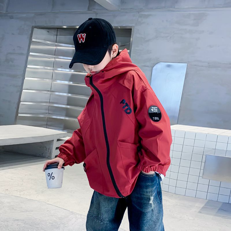Boys' Spring and Autumn Cool Handsome Hooded Windbreaker Workwear Jacket 2024 New Arrival Zhongda Children's Boys' Stormtrooper Handsome