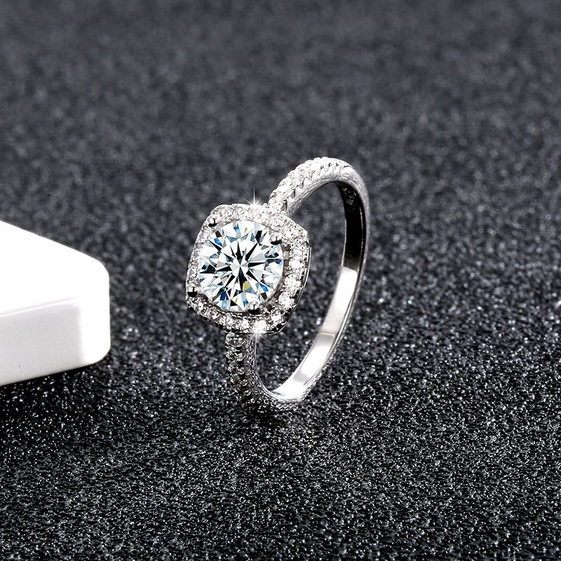 S925 Sterling Silver Princess-Cut Cubic Zirconia Ring for Women, Fashionable and High-End, Small Sugar Cube Moissanite for Proposal and Engagement