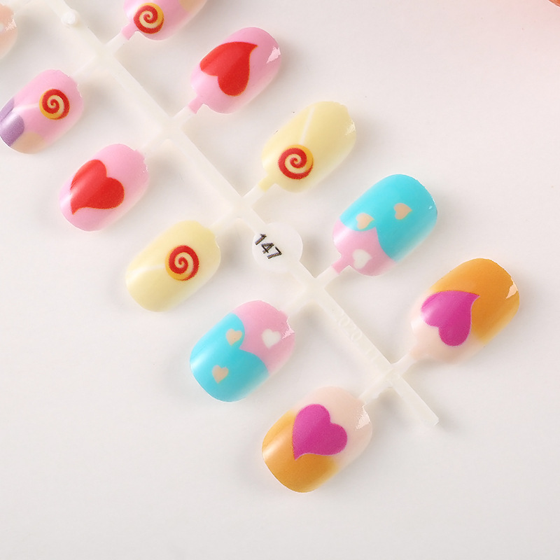 Nuevo desgaste de los niños uñas color amor niños uñas pegatinas patrón simple pintado de uñas en stock comercio exterior exclusivo