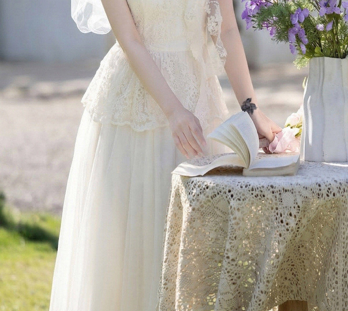 Đầm trắng dáng suông midi cổ yếm tay không – váy cưới đơn giản đi đăng ký kết hôn mùa hè — Trắng chi tiết 21