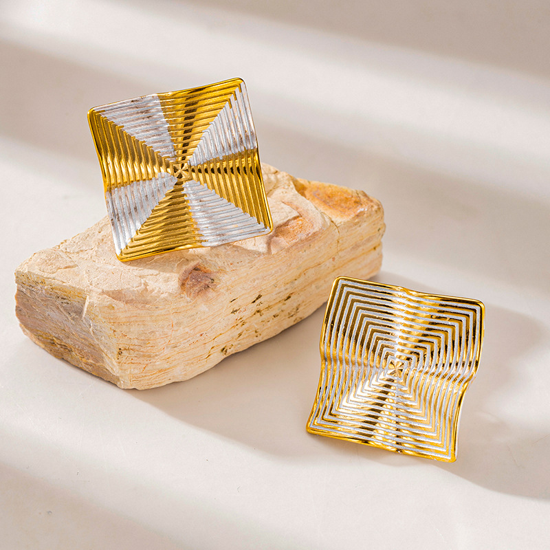 TENA Europa y los Estados Unidos transfronterizos inswind red roja geometría de diseño de rayas de rayas auriculares lujosas de alta calidad pendientes de acero de titanio