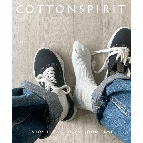 Solid color stockings Japanese stacked socks white socks mid-tube dark strips ins trendy versatile right angles and black socks same style as men and women