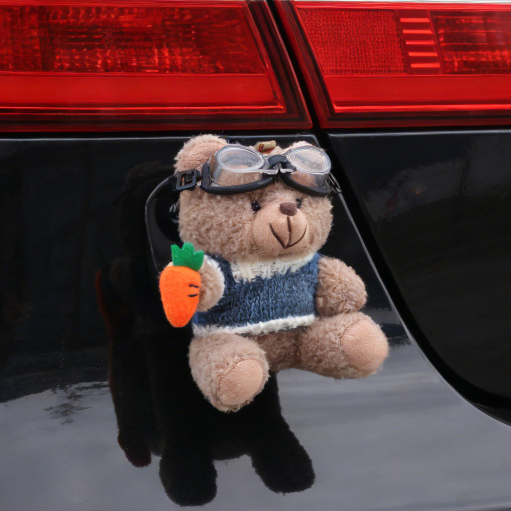 Colgante de coche Colgante trasero Dibujos animados lindo oso trasero trasero muñeca adorno pegatina baúl fuera del coche muñeca