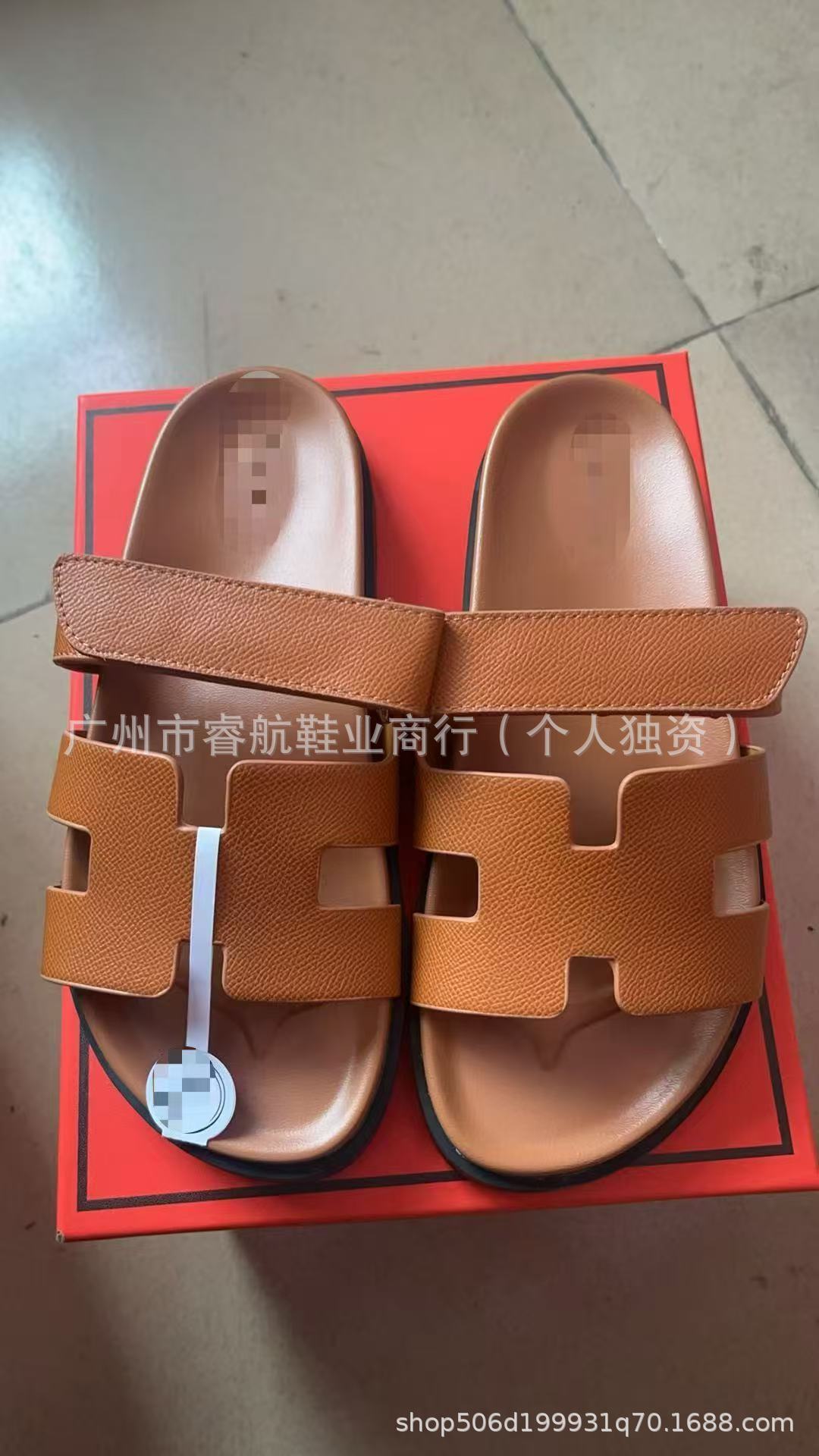 손바닥은 모두 갈색이다