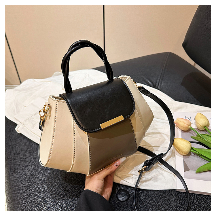 577g Weight Polyester Lining Material Zipper Closure Type Single Shoulder Strap Strap Type Crossbody Bag Bags Type Casual, Daily Occasion Pu Leather Material Color Block Pattern All Seasons Season Women's Gender Streetwear Style Square Shape Medium Size Women's Medium Pu Leather Color Block Streetwear Square Zipper Crossbody Bag 32
