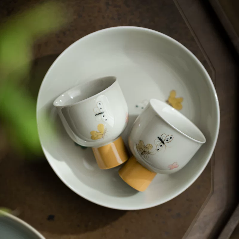 泥人述 [草木灰手绘招蜂引蝶高足杯 釉下彩蝴蝶蜜蜂品茗杯茶室茶杯]