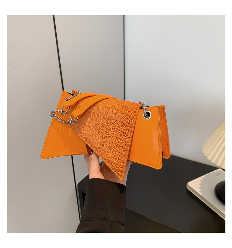 Decoración de cinturón bolso de patrón de cocodrilo femenino 2024 nuevo diseño de nicho de moda moda chica caliente bolso femenino cadena bolso de forma especial