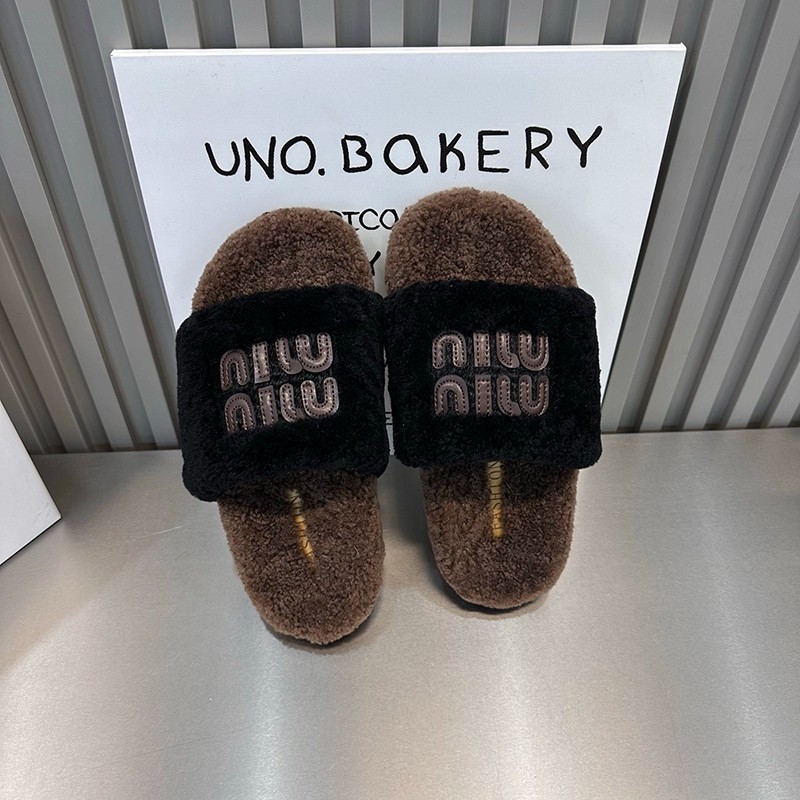 Thick-Soled Furry Slippers for Women's Outer Wear 2025 New Autumn and Winter Lamb Furry Internet Celebrity Fashion Home Cotton Slippers