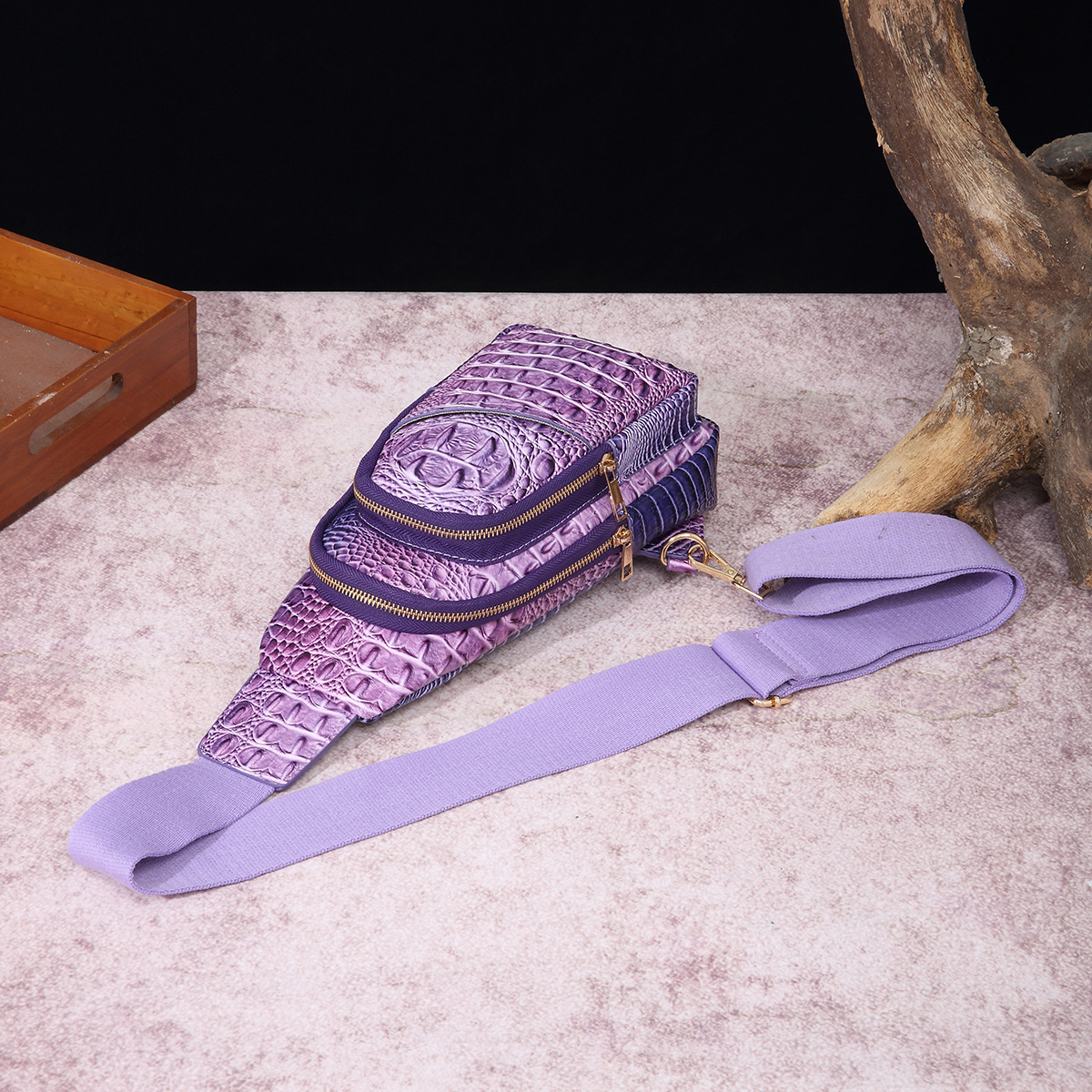 Retro Women's Chest Bag With Crocodile Pattern And Wide Strap_voghion.com