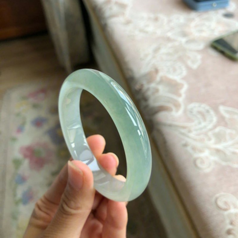 Vòng tay ngọc bích Miến Điện dạng tròn, nổi màu xanh lá, có giấy chứng nhận, bản rộng chi tiết 5