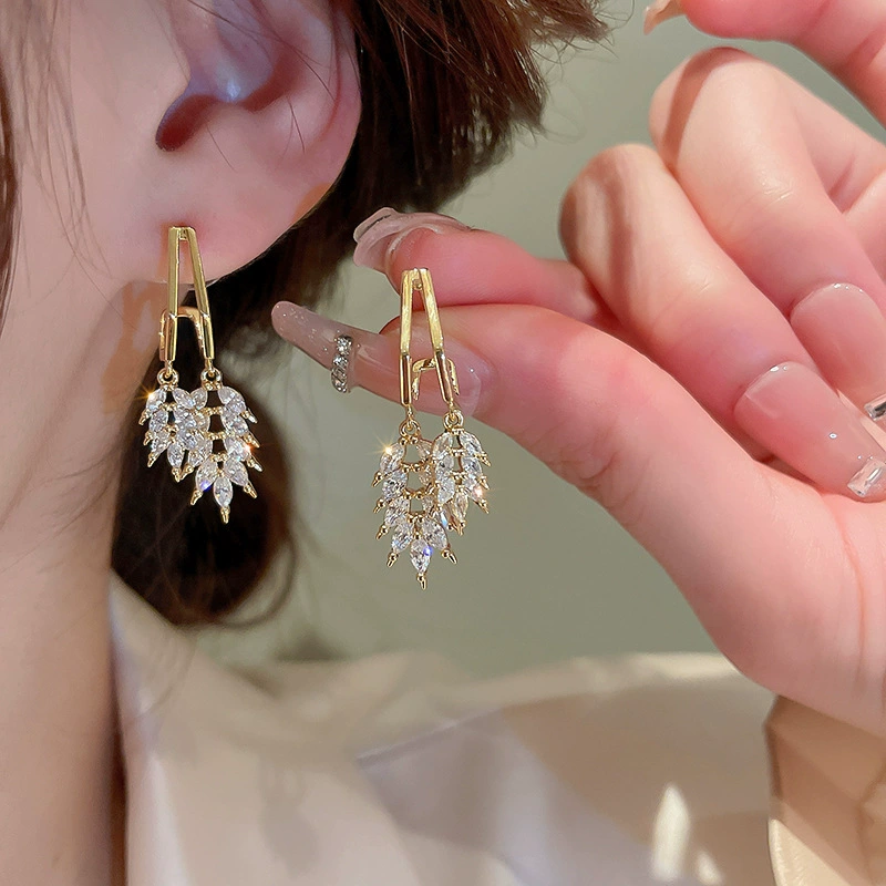 Серьги асимметричные с кисточкой, 925 серебро, игла, корейский стиль элегантный минимализм