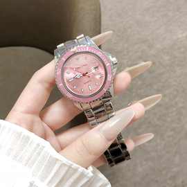 甜美银色钢带粉色表盘女式手表设计精致气质石英表优雅日常搭配