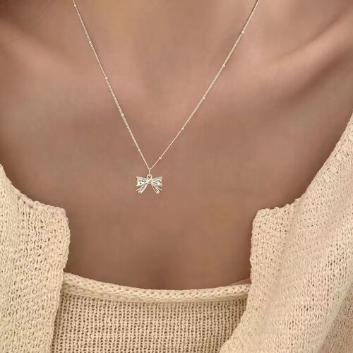 Light luxury, fashion-forward, niche-design bow-knot pendant necklace—women’s internet-celebrity best-selling clavicle chain.
