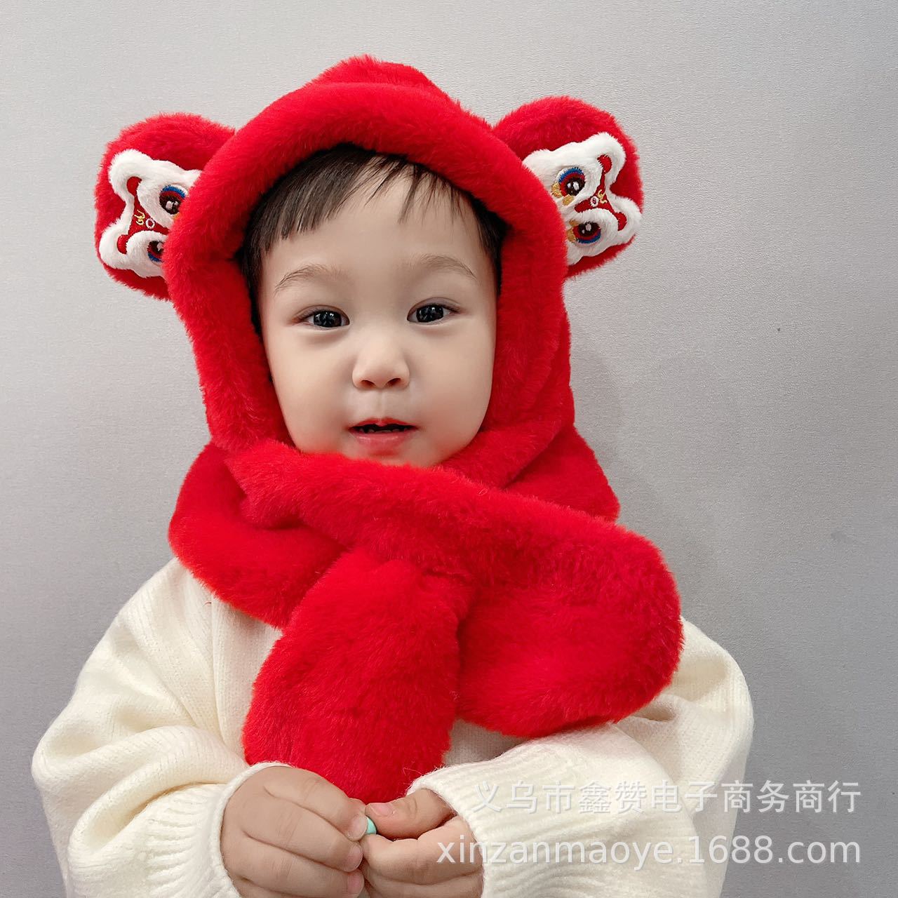 婴幼儿红色新年帽子围巾一体冬季宝宝保暖毛绒套头帽儿童防风护耳