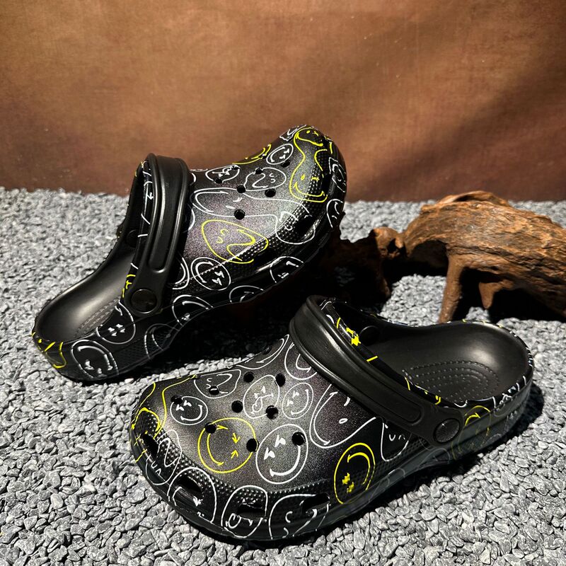 Cross-Border Celebrity Clogs with Smiley Faces, Black, Comfortable, Stylish, Versatile, Unisex, Trendy, Height-Increasing, 2026 Men's Model