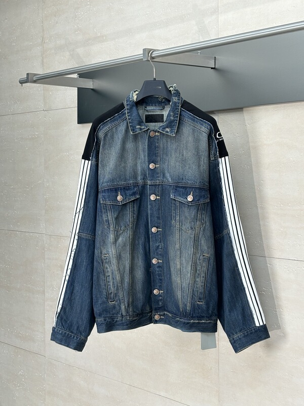 天井品質 25SS パリのトレンディな新しい BLCG ダメージ加工デニム スプライス ジャケット、男性と女性用、同じトレンディなスタイル|undefined