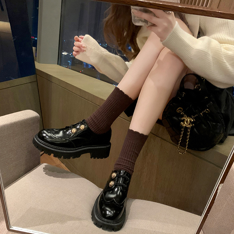 Una pieza de cuero real de cuero suave tallado hebilla de oro primavera gruesa bloque zapatos de cuero para mujeres zapatos Lefour