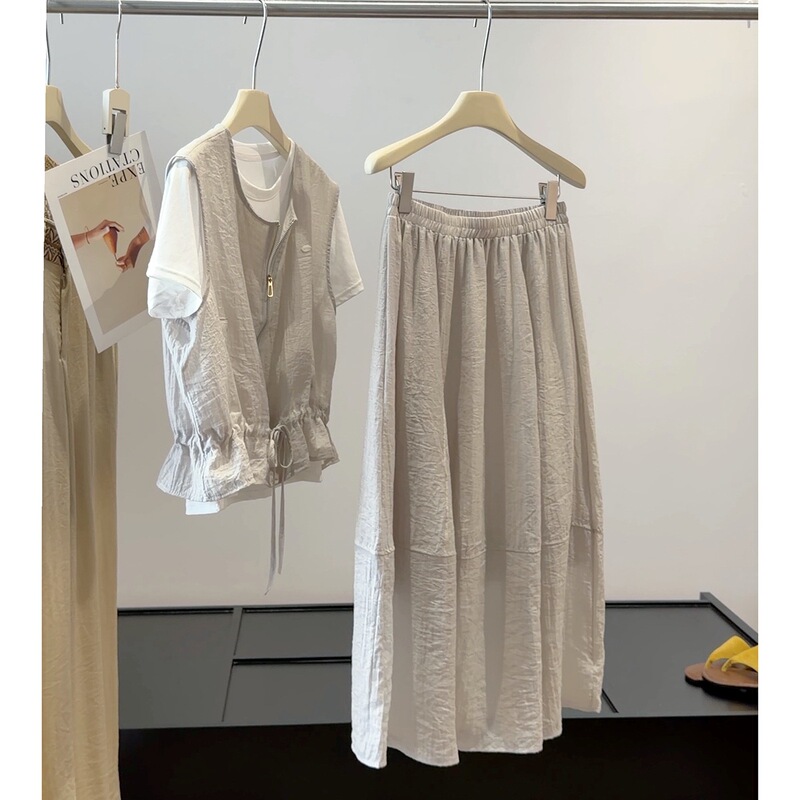 Korean-Style Versatile Casual Vest, Round-Neck T-Shirt, and Half-Skirt Three-Piece Set for Women, Summer Old Money Style, Elegant and Age-Reducing Outfit