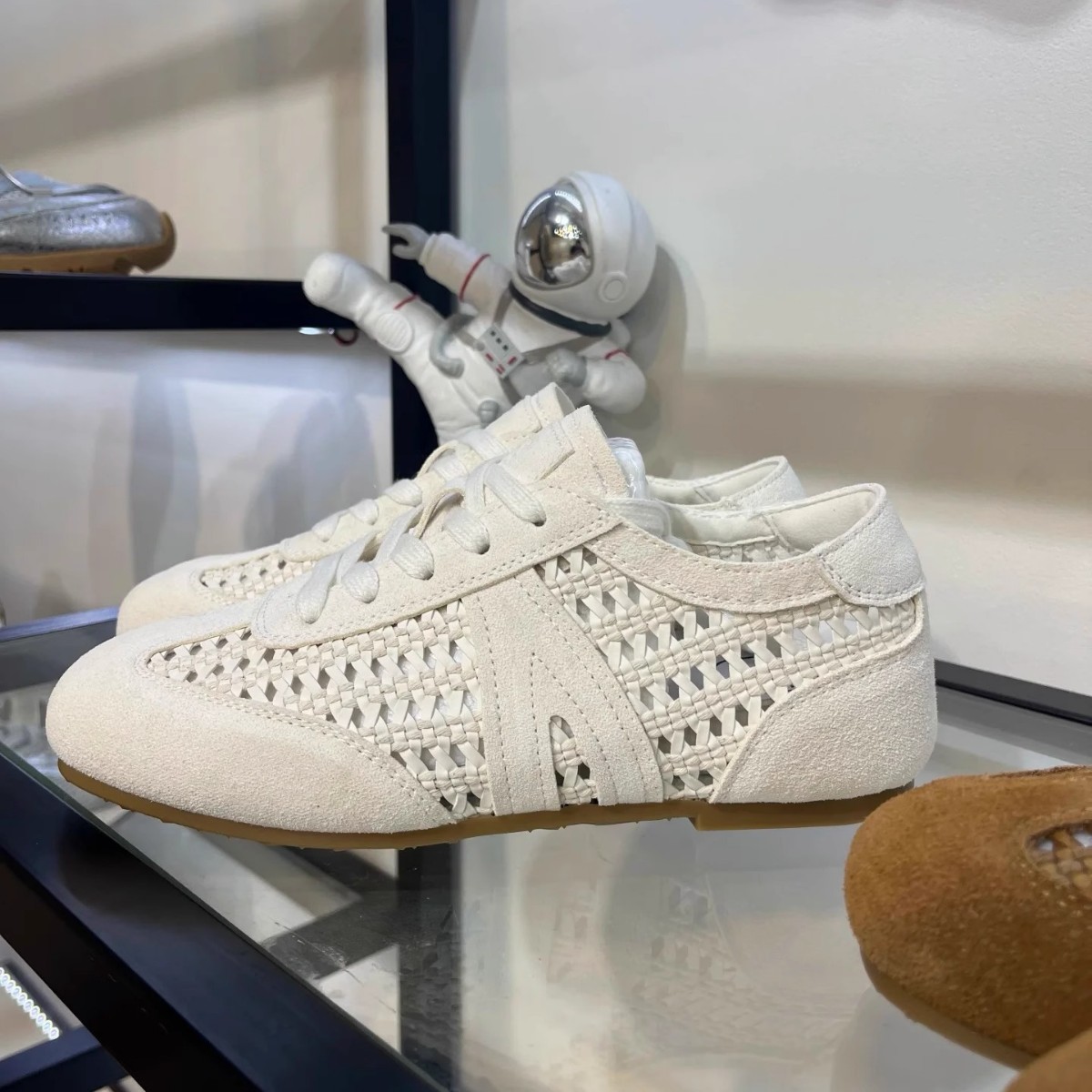 Women's Summer Retro Woven Hollow Breathable Mesh Shoes 2025 New Soft Sole Versatile Casual Sneakers