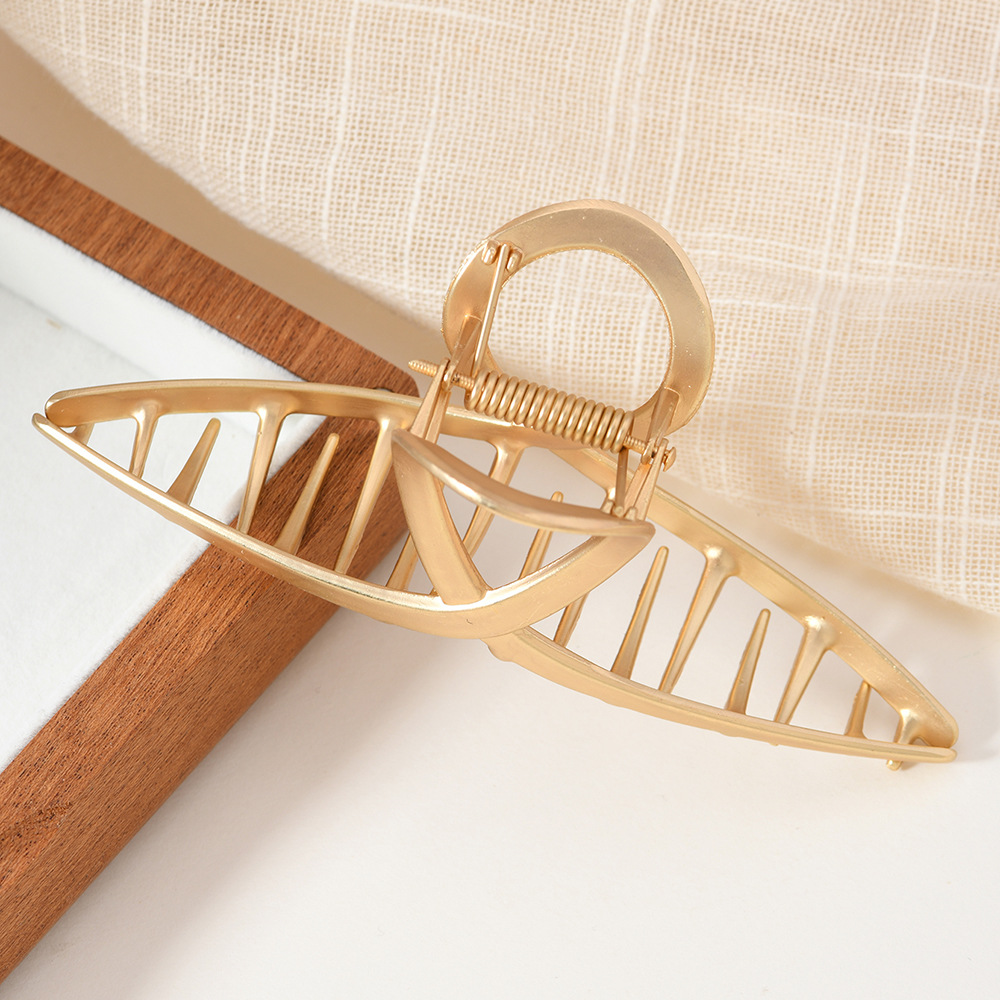 Metal esmerilado francés gran cruz tiburón clip ins agarrar clip de cabeza detrás de la cabeza agarrar elegante temperamento clip de cabello tocado