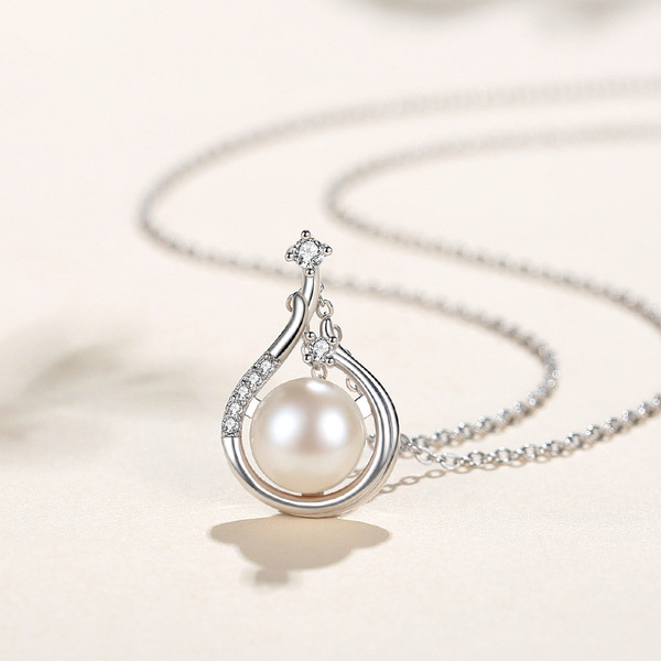 Retro necklace from pearl