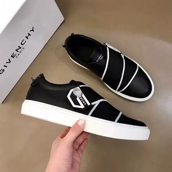 2026 new Korean-style versatile white sneakers, trendy men's shoes, casual and fashionable athletic shoes, trendy white sneakers