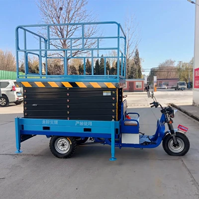 Electric Three-Wheel Scissor Lift Indoor Avtomobil fırlanan platformaları