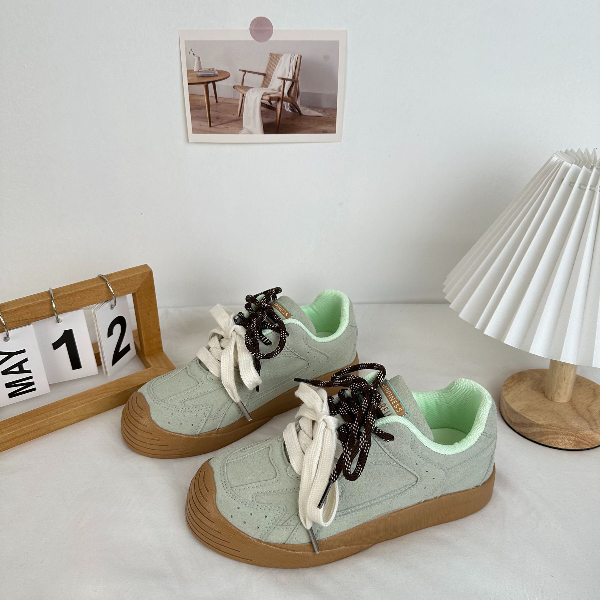 Yuanbo 2024 modelos de primavera versión coreana de los zapatos de lona estilo Harajuku, zapatos de payaso de todo fósforo para estudiantes, zapatos blancos de ocio deportivo