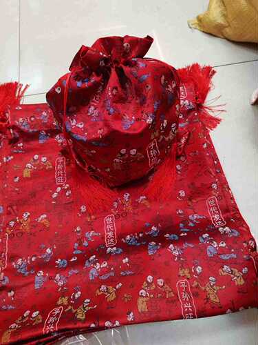 Grandchildren's bag for storing red dates, peanuts, candies, and dried fruits