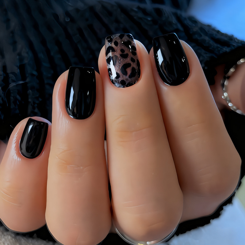 Short Square Nails, Classic Versatile Glossy Gold Shiny Glitter Wearable Nails Obsidian Black Leopard Print Press-On Nails
