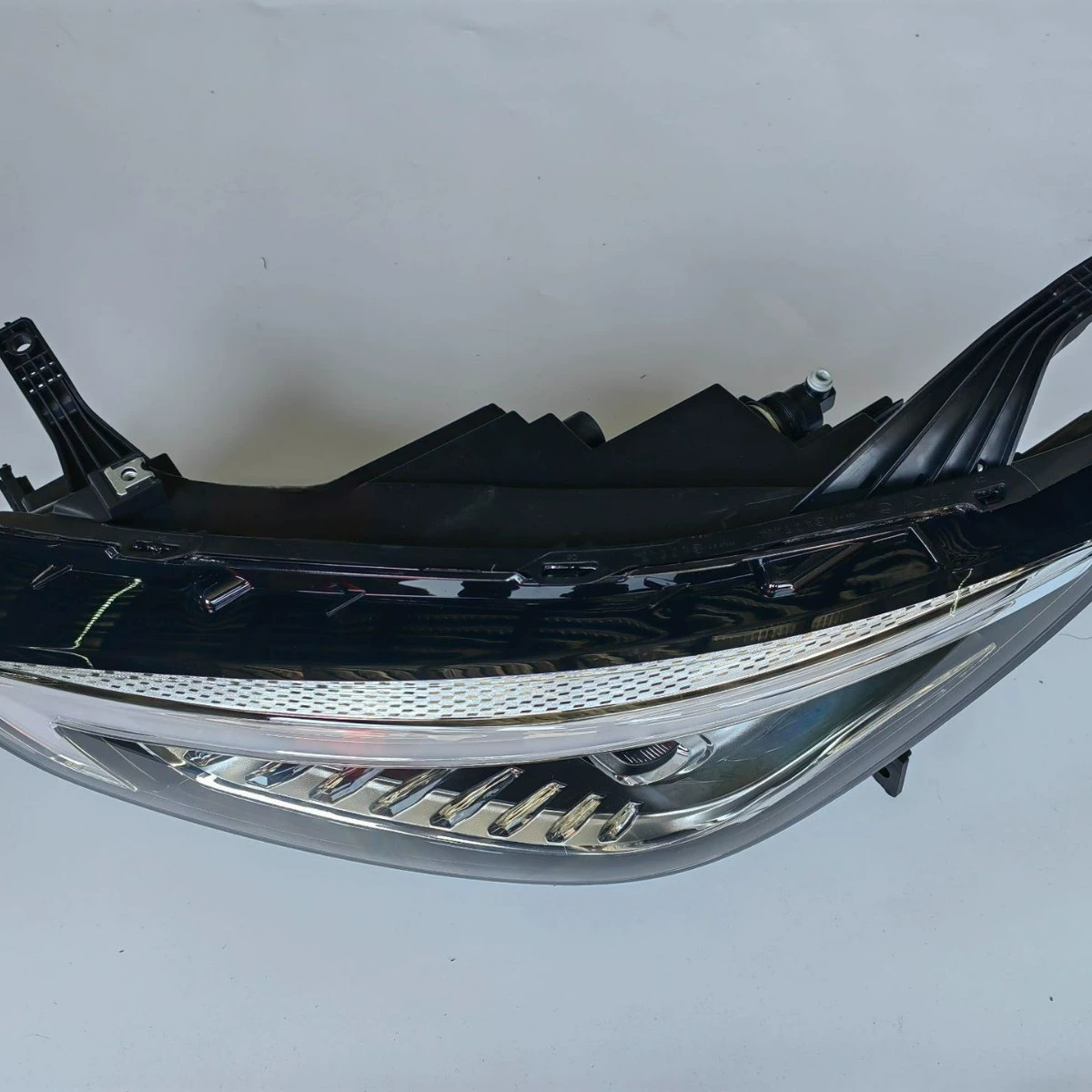 Подходит для 20 фар MG zs на белом фоне 10550753(L)10550754(R)