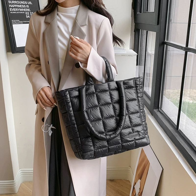 Fashionable capacious down jacket with diamond pattern, winter universal shoulder bag, one-shoulder bag