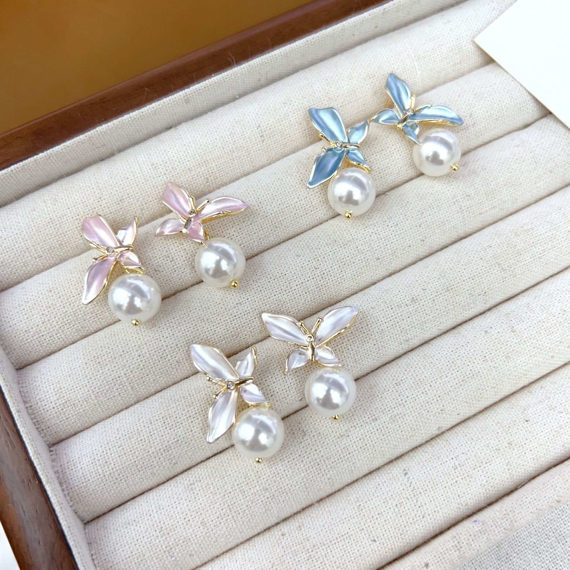 Earrings from pearl