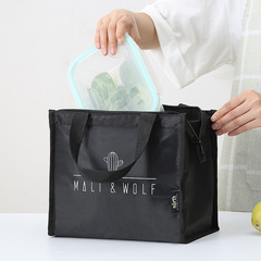 保温バッグを持って断熱弁当箱袋を厚くして、ご飯を持ってアイスバッグを外すメーデーの春に新鮮保持防水袋を持っている