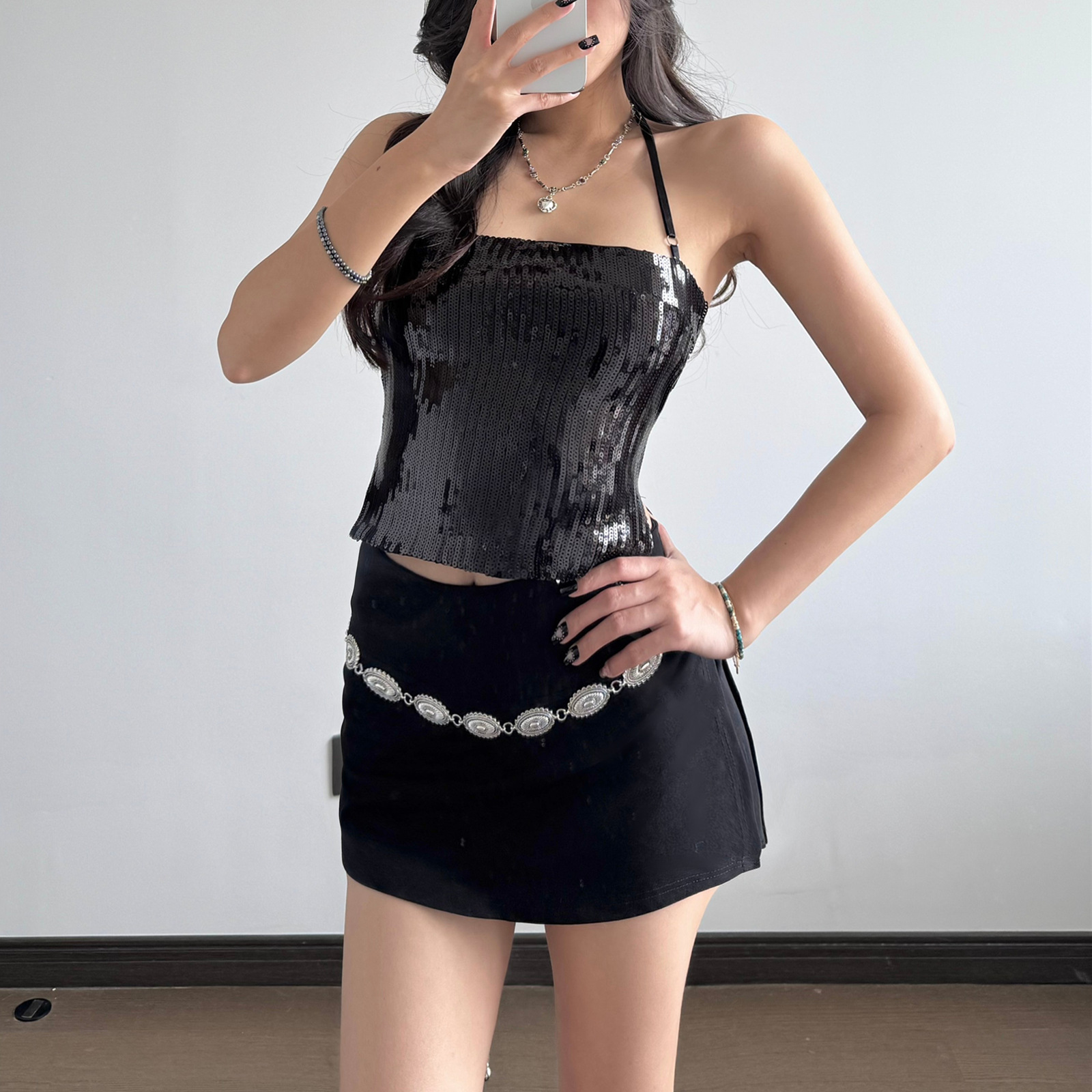 跨境亚马逊2025秋季新款女装性感纯欲高级亮片挂脖短款内搭小背心