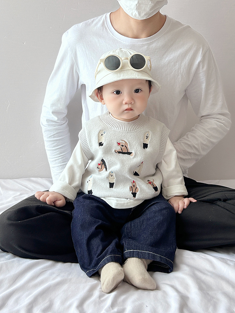 Primavera y otoño estilo coreano ropa de bebé hombre suéter niño dibujos animados bordados chaleco de punto bebé chaleco de hombro casual de moda