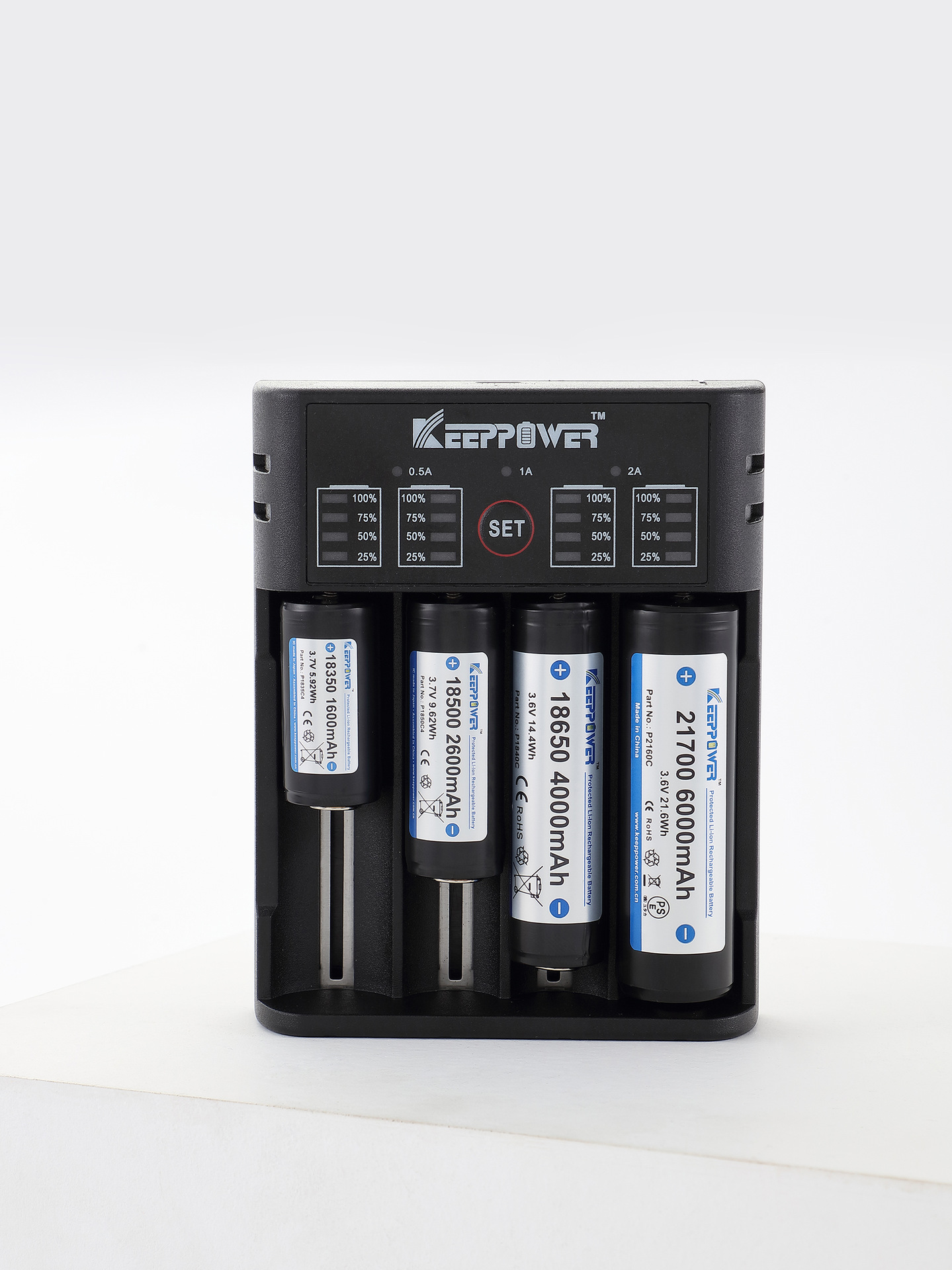 Keeppower 26650 21700 18650 16340 Batería de iones de litio / NiMH K4 Cargador de cuatro ranuras