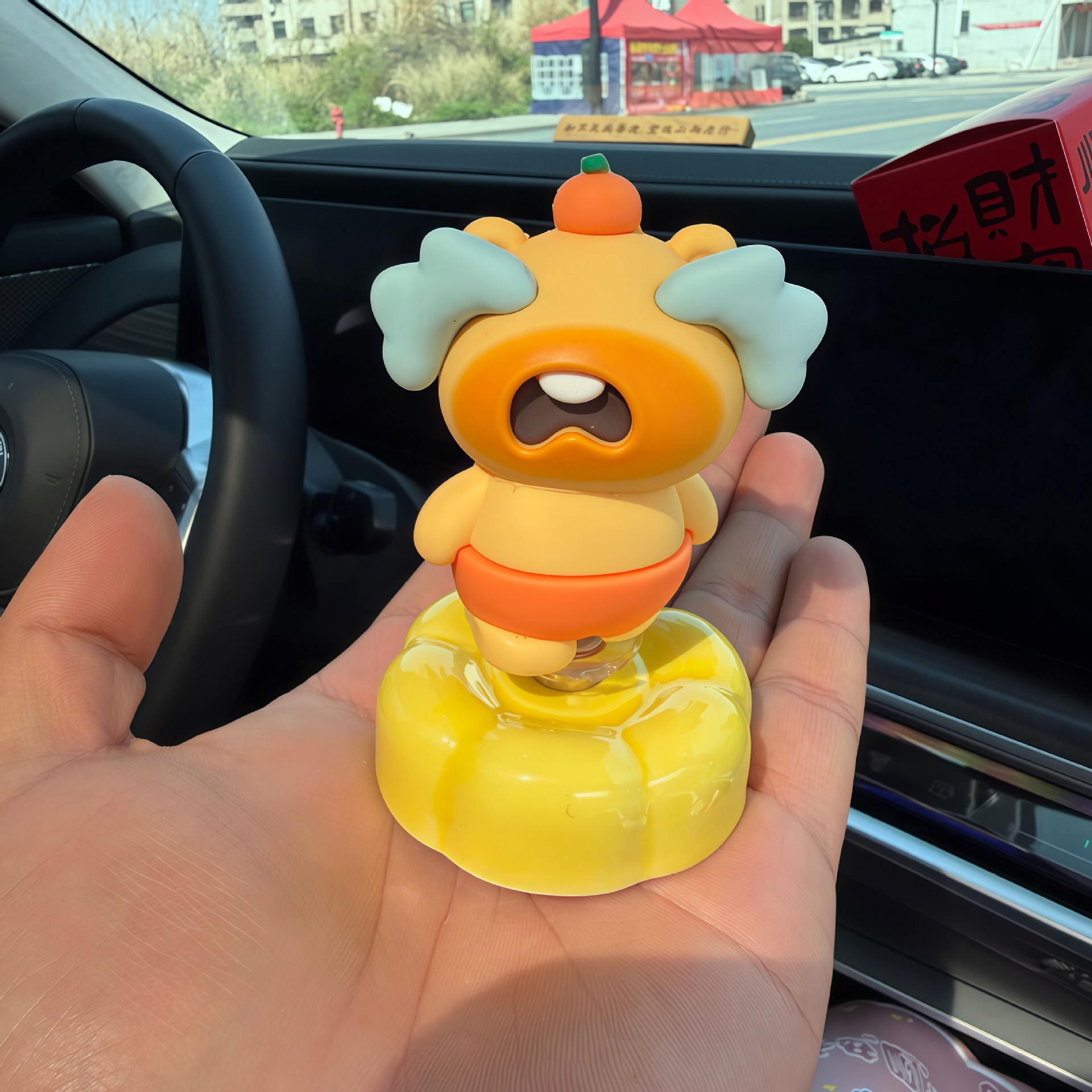 Trendy Capybara Lulu Spinning Car Dashboard Ornament Decoration Small Gift