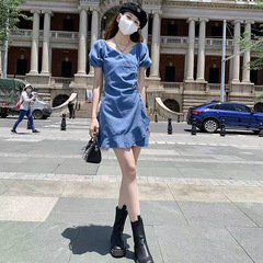 年齢を減らす気質のフランスのハスの葉の縁のデニムのワンピースの女性の夏の大きいサイズの太っているmmの魚の尾のスカートは腰を収めて明らかにやせているショートスカートを現します。
