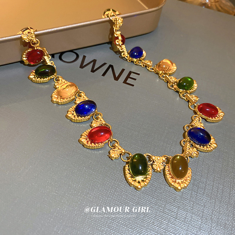 Mediados de antiguo elegante collar ovalado de colores Palacio estilo retro de alto grado de luz de lujo clavícula cadena nuevo nicho Collar para las mujeres