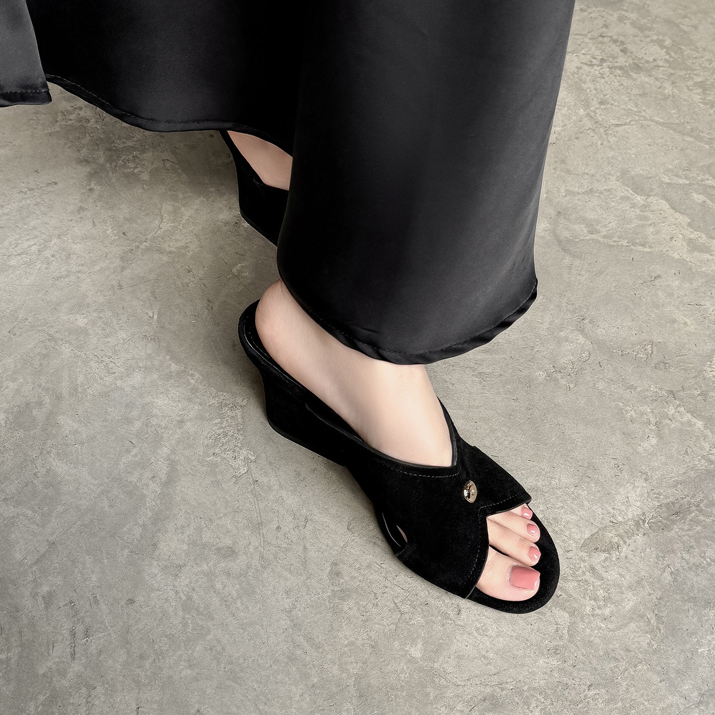 Sandal cao gót nữ hở mũi họa tiết da báo, chất liệu da lộn mịn, gót thô 9 cm — màu nâu, Trang chủ, màu đen