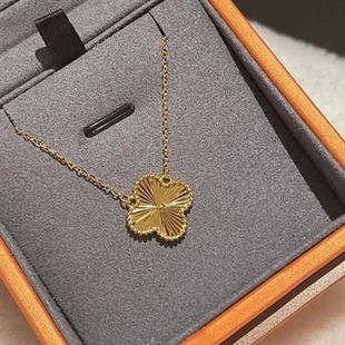 Cross-Border Sense of Design Four-Leaf Flower Clavicle Chain Set for Women 2024 New Trendy Internet Celebrity Design Necklace Wholesale