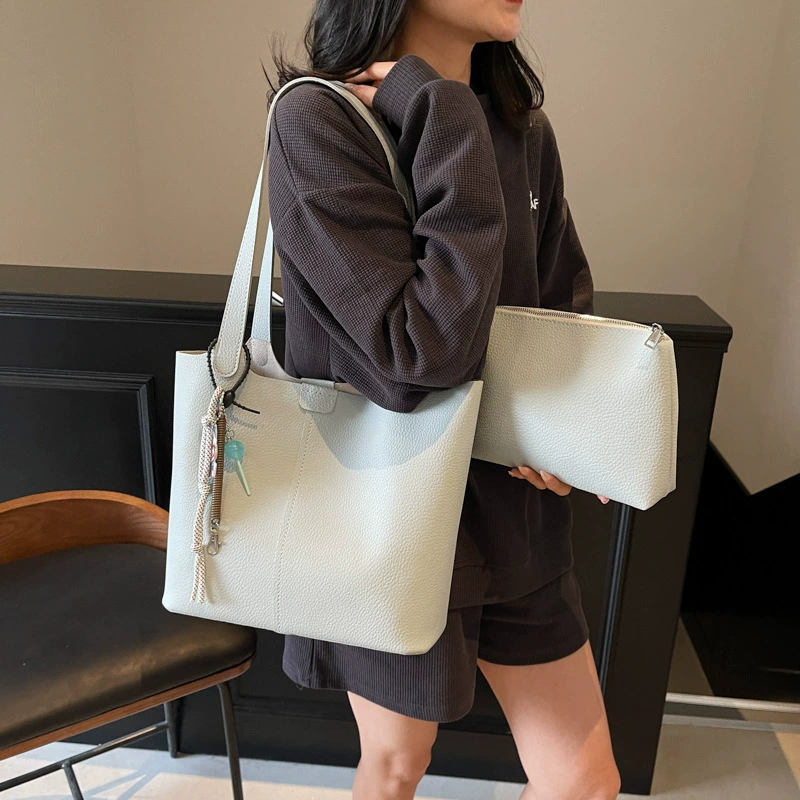 Universal one-shoulder bag for leisure, capacious quantum lamp, genuine leather, wholesale