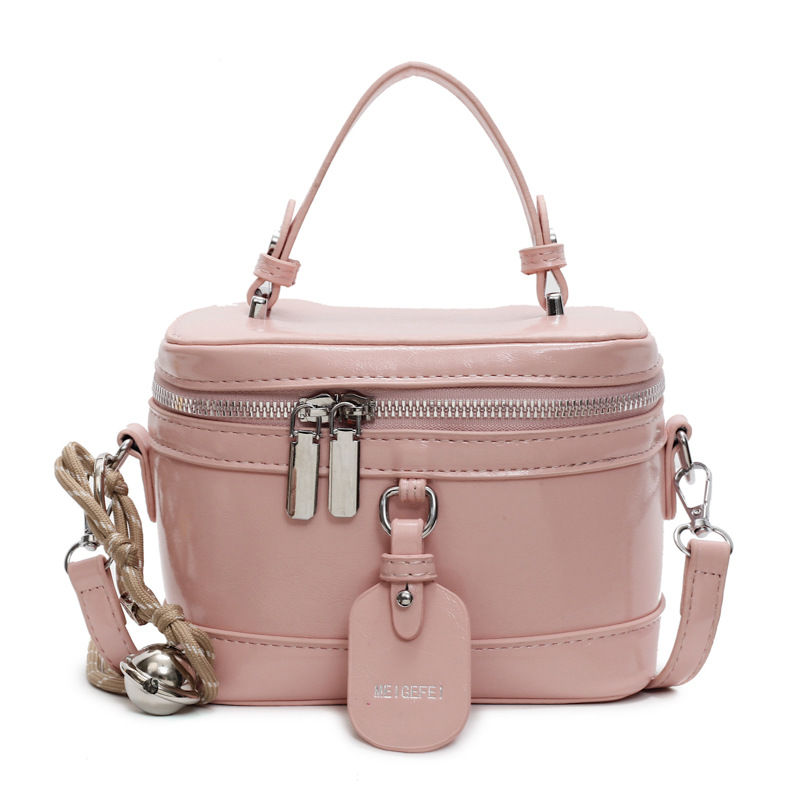 Bolso de mano popular de super fuego para mujeres 2025, nuevo bolso de hombro de tendencia versátil, sensación de alto nivel, bolso de mochila simple.