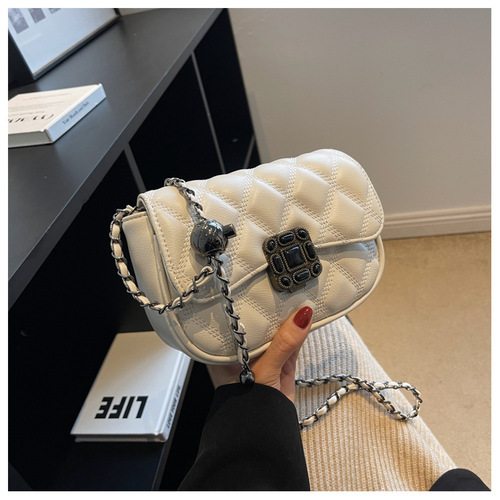 Solid-color Chanel-style embroidered thread diamond-quilted bag with a lock-and-key closure, featuring a fashionable, versatile chain strap and designed as a chic, easy-to-match shoulder bag for women.