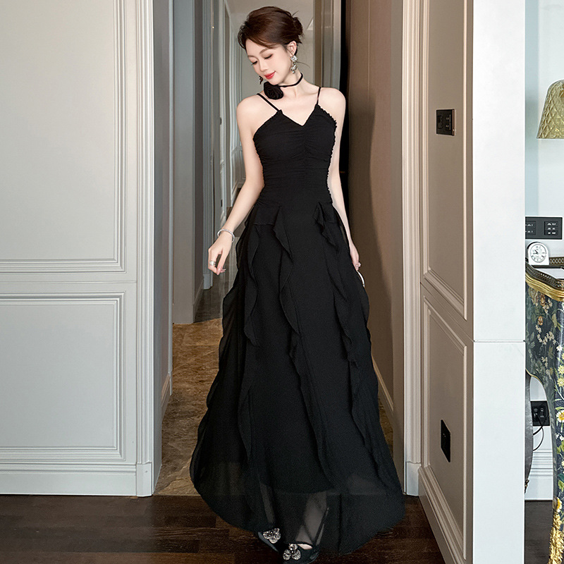 Đầm maxi nữ thắt eo cổ V lưng trần chất liệu chiffon xếp ly — Màu đen