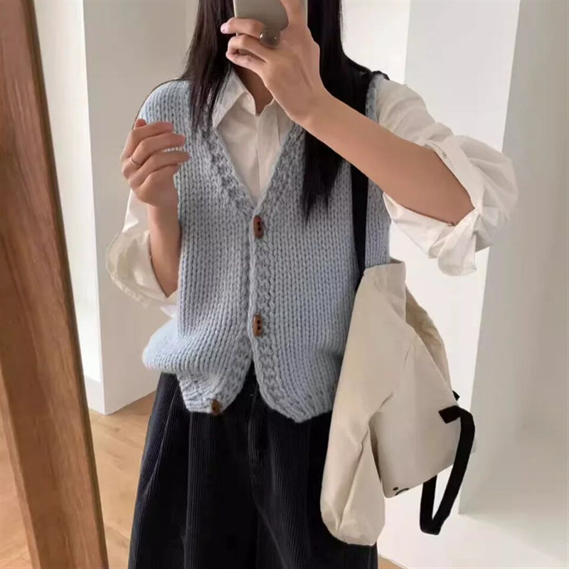 韩系粗棒针牛角扣叠穿针织马甲女时尚通勤外搭毛衣开衫背心秋女潮