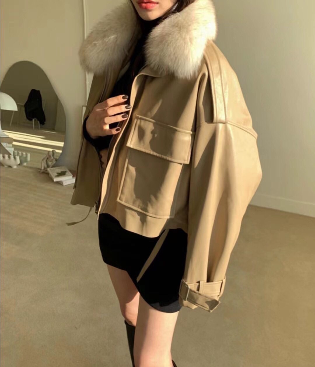 Women's Leather Fur Coat With Large Collar And Velvet Lining_voghion.com