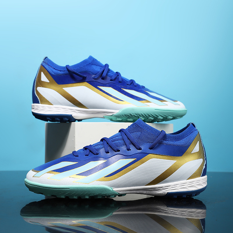 Nuevos zapatos de fútbol transfronterizos Putian zapatos de entrenamiento de entrenamiento de la Copa del Mundo de clavos largos de baja altura al por mayor