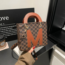 �W�t�͹Ŵ�����Ů��ĸ��⳱�ﶬ�r�и߼��аٴ�μ�б���������